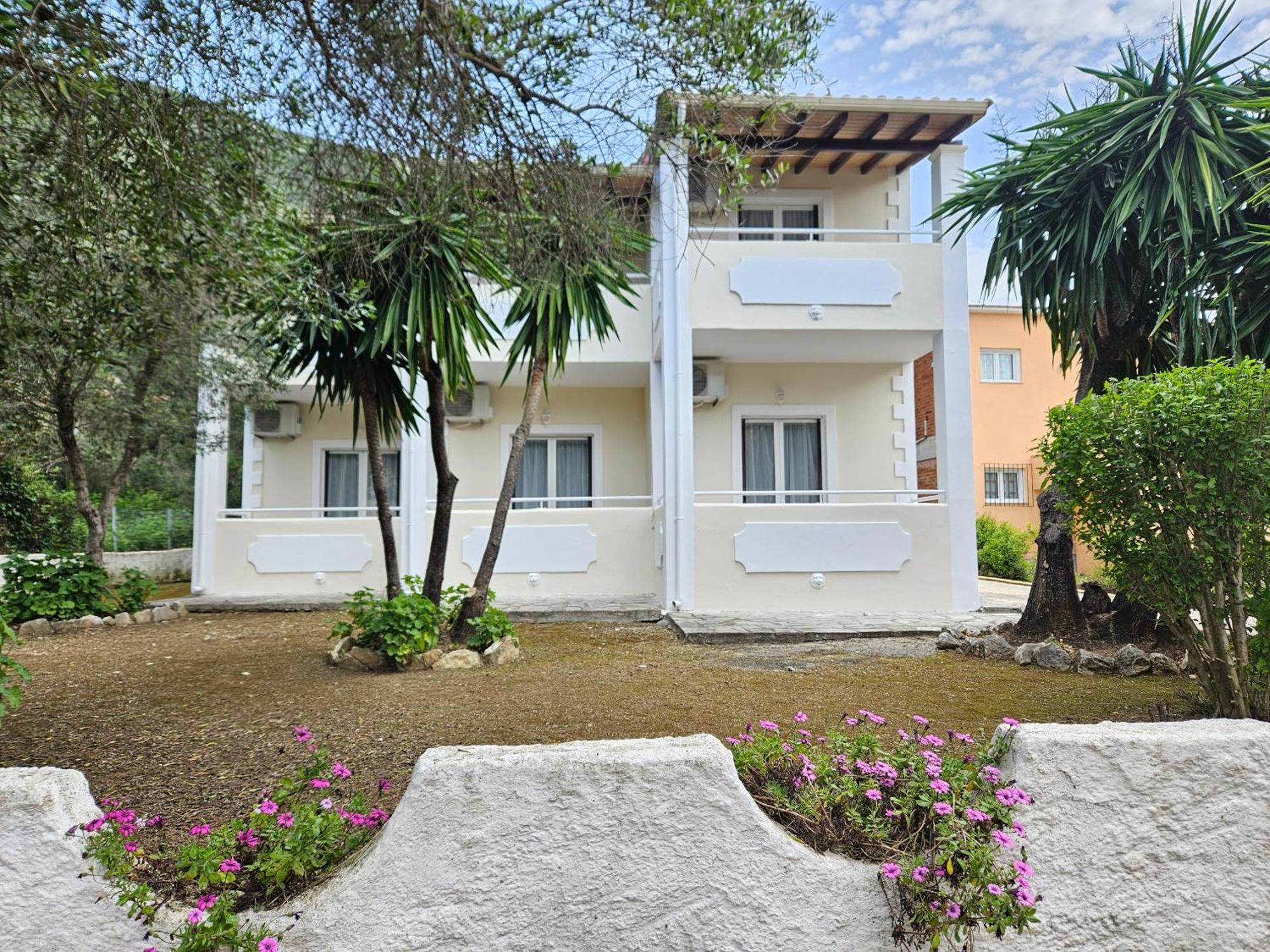 Villa Elena Ipsos Luaran gambar