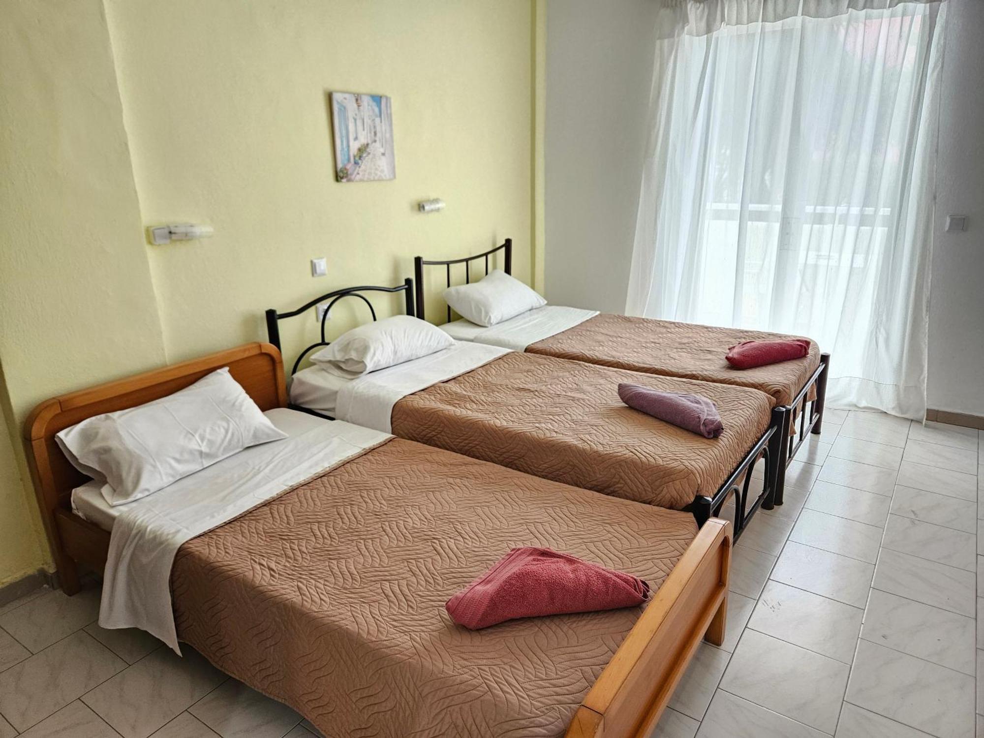 Villa Elena Ipsos Luaran gambar