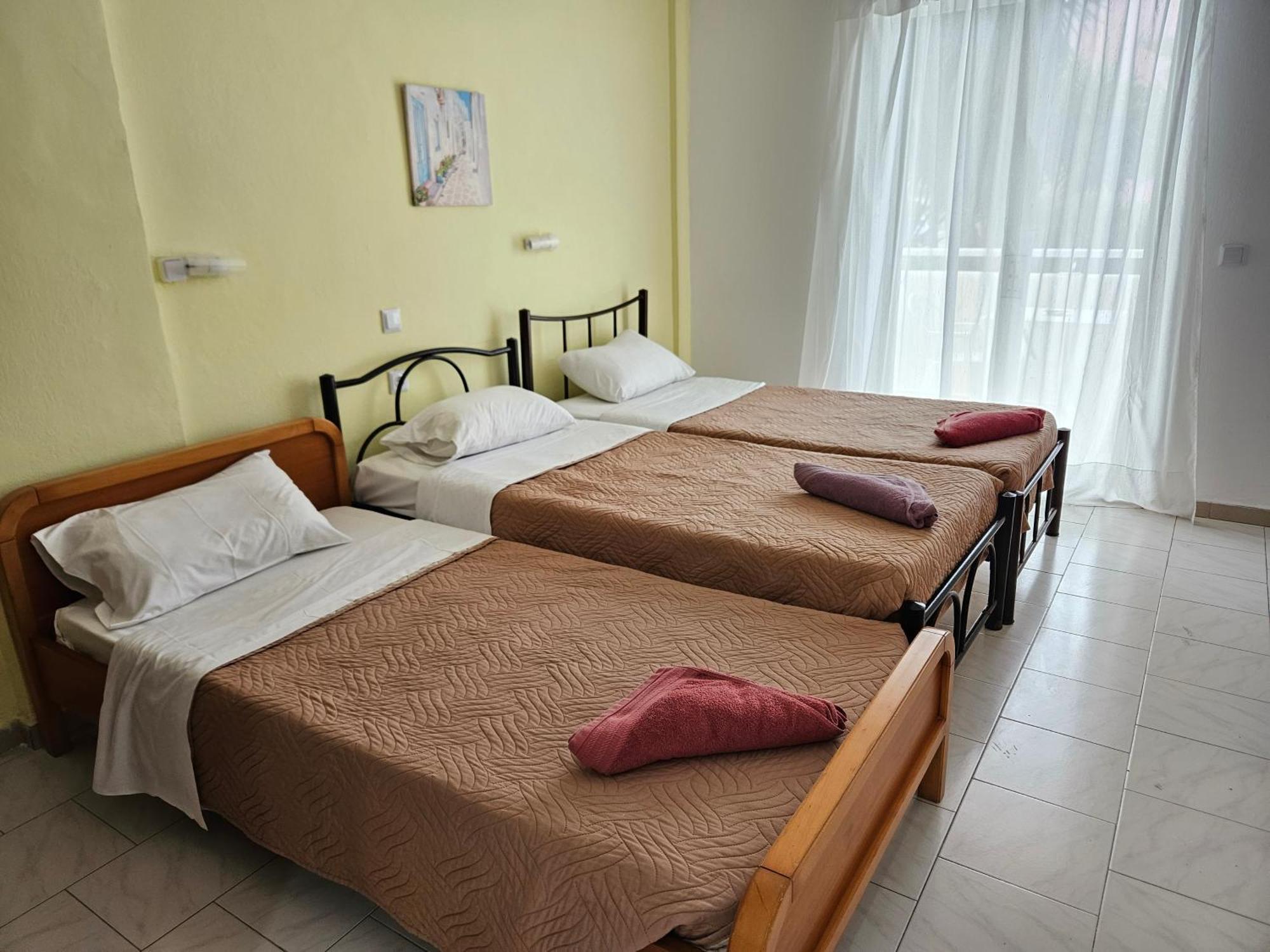Villa Elena Ipsos Luaran gambar