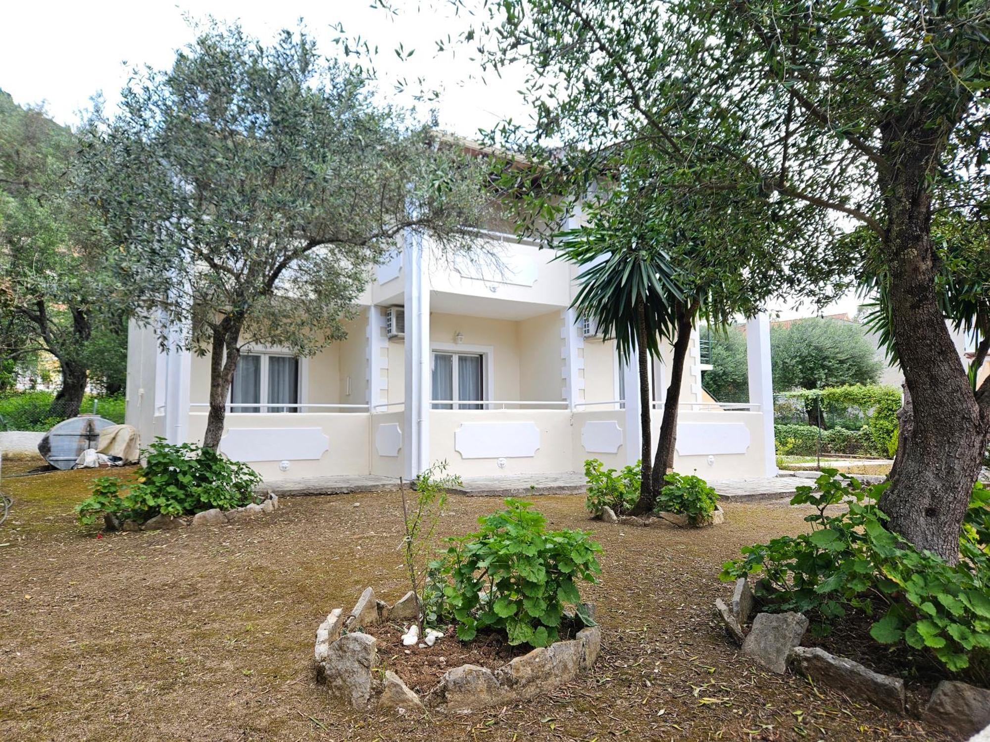 Villa Elena Ipsos Luaran gambar