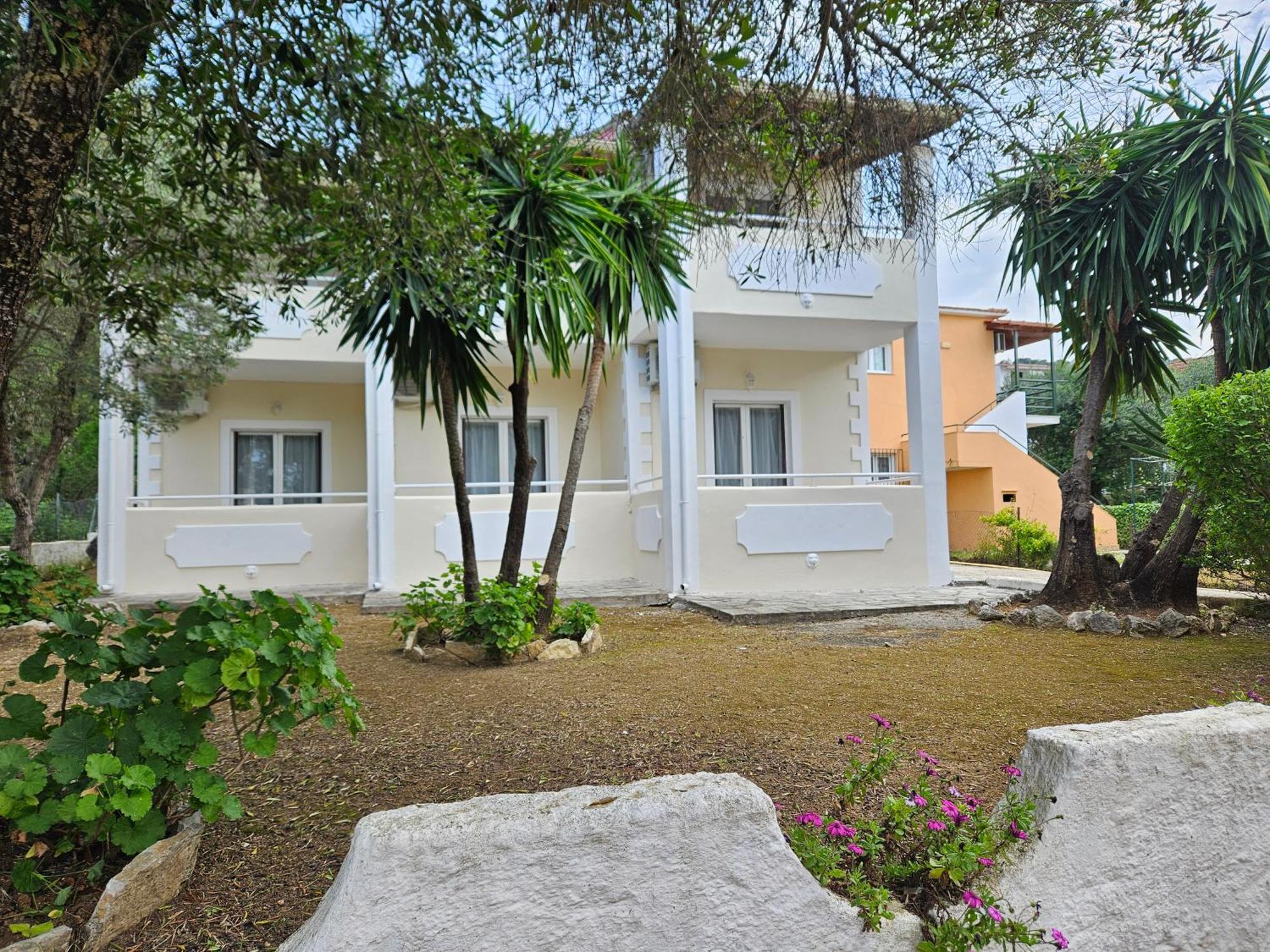 Villa Elena Ipsos Luaran gambar